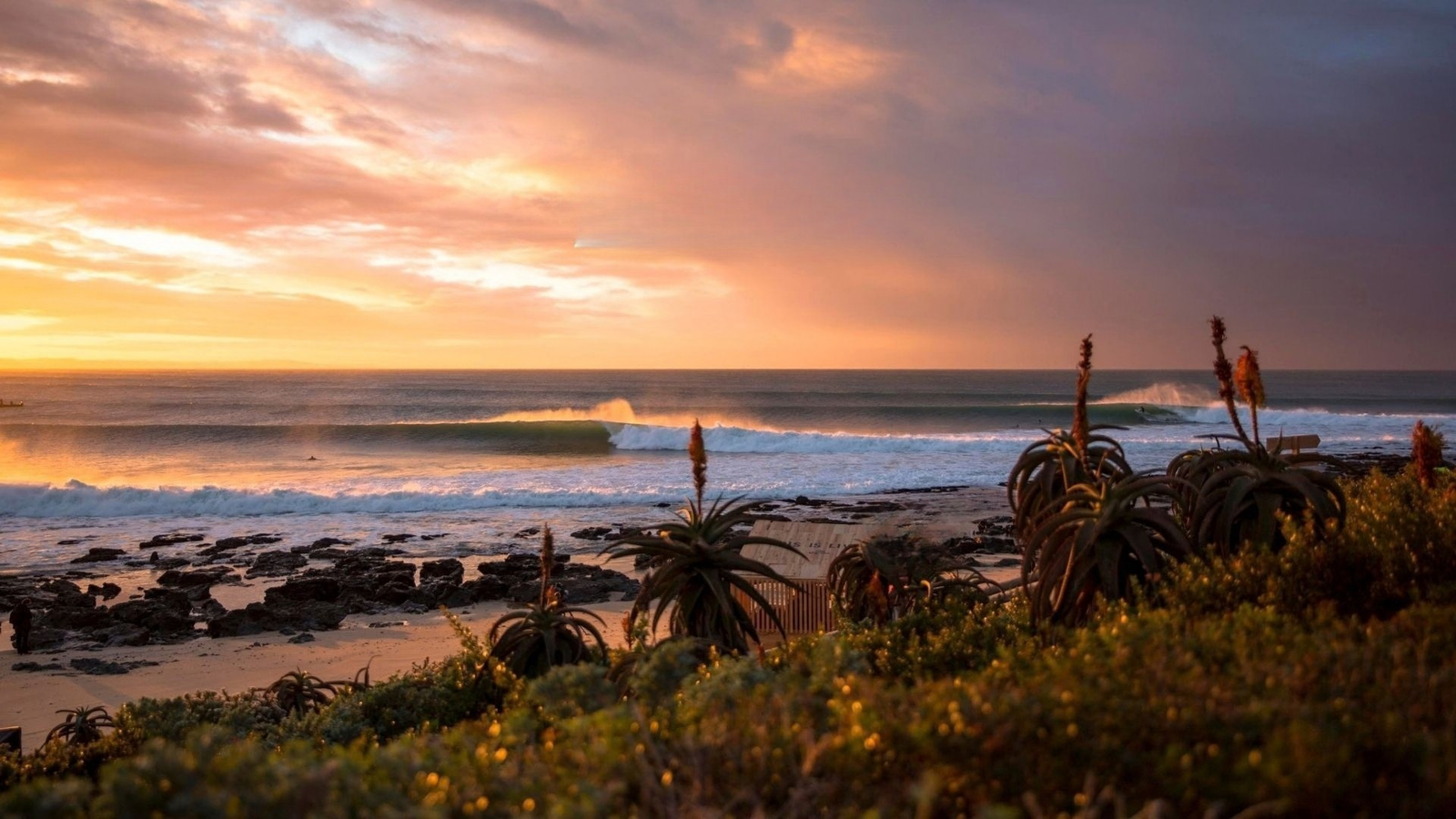 Sunset at the point, Jeffreys Bay